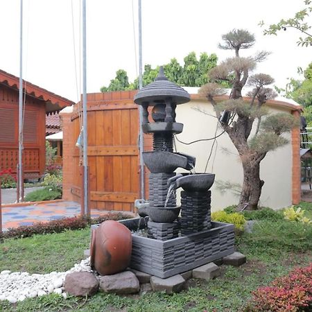 Dem Ayem Heritage Guest House Yogyakarta Bagian luar foto
