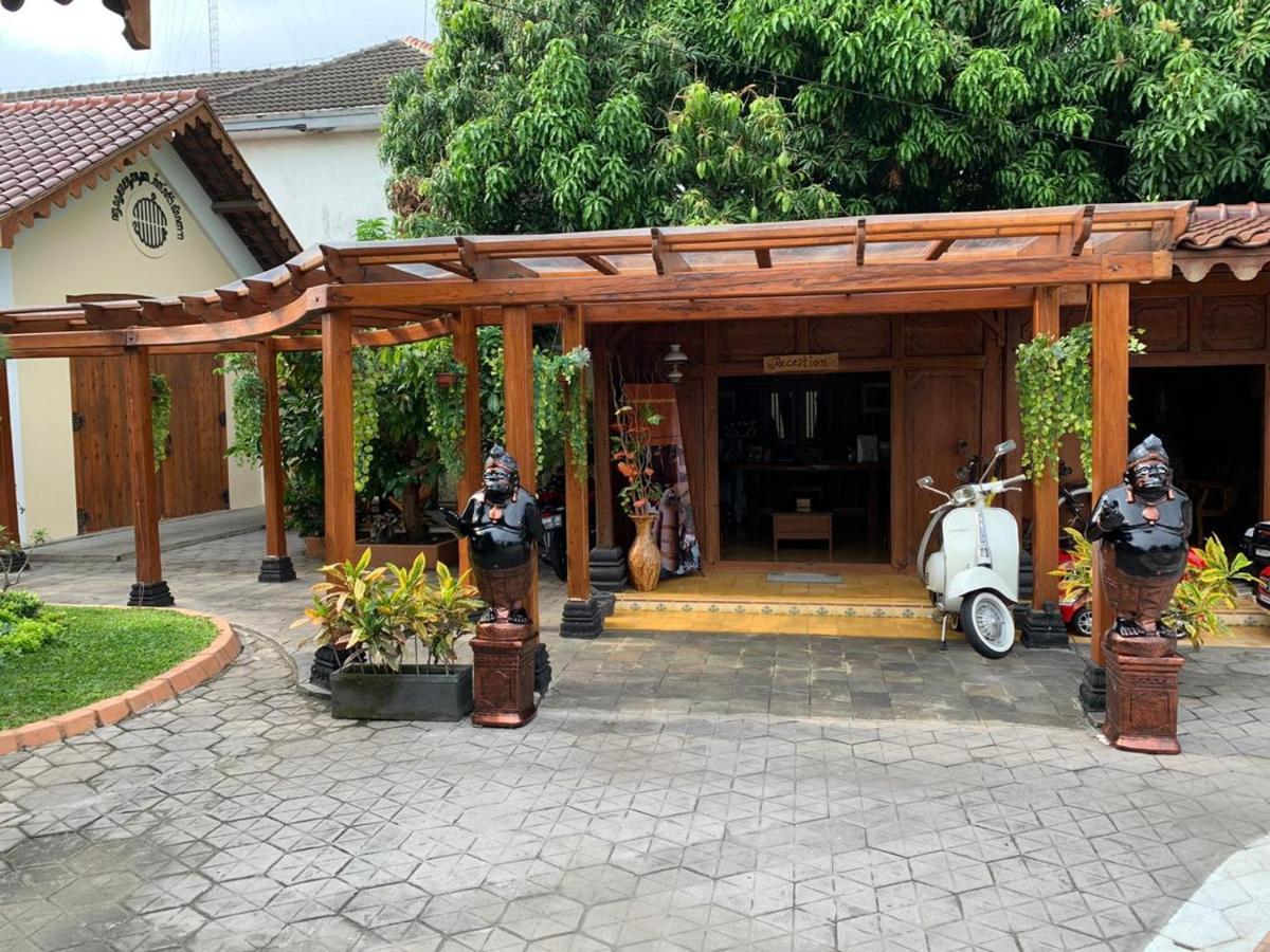 Dem Ayem Heritage Guest House Yogyakarta Bagian luar foto