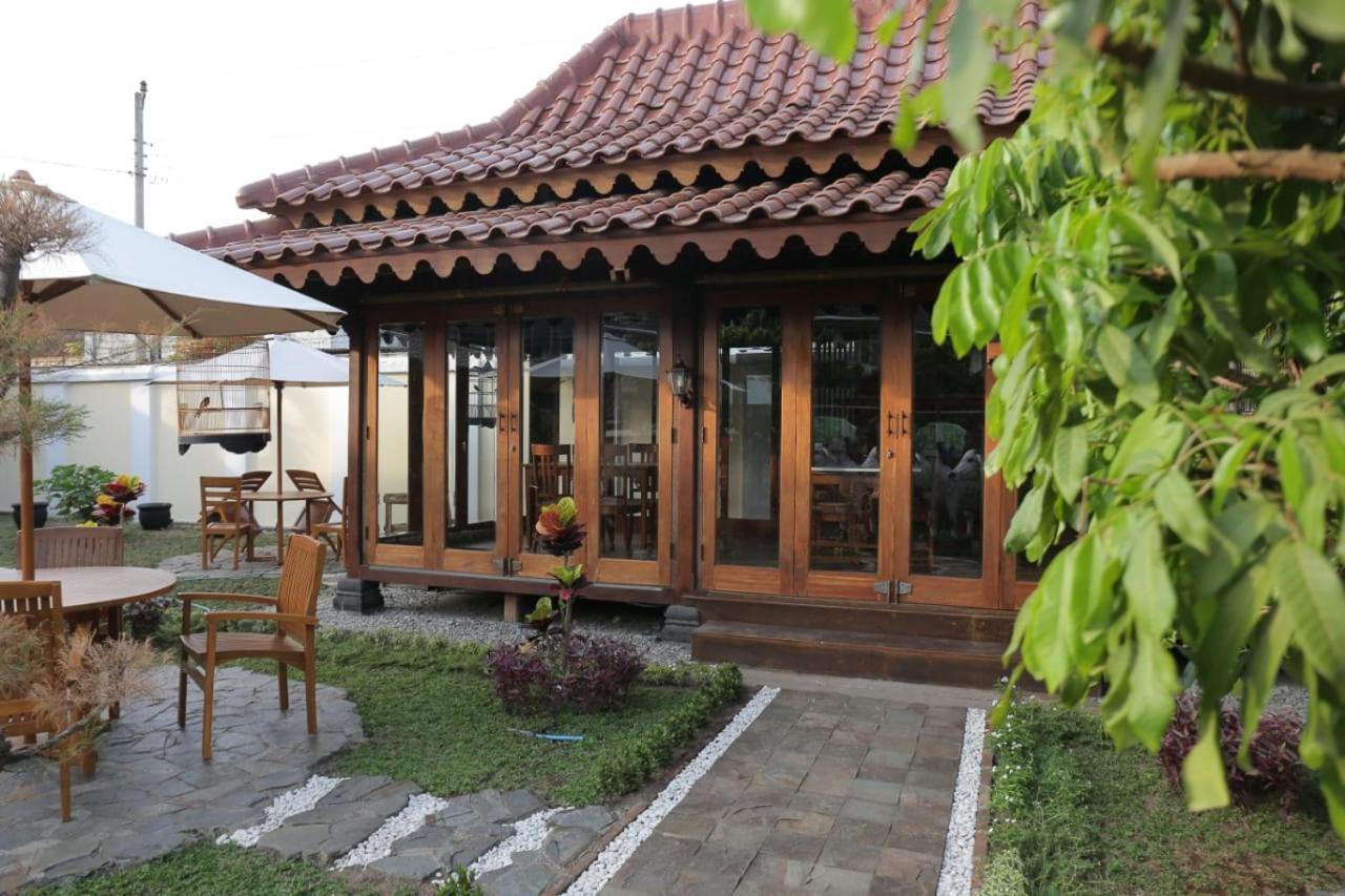 Dem Ayem Heritage Guest House Yogyakarta Bagian luar foto