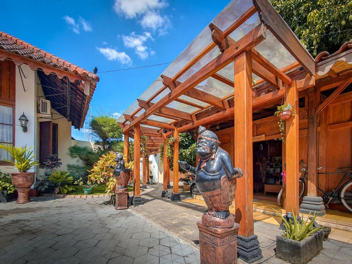 Dem Ayem Heritage Guest House Yogyakarta Bagian luar foto