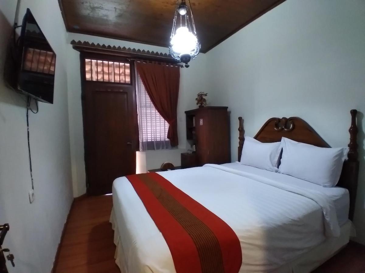 Dem Ayem Heritage Guest House Yogyakarta Bagian luar foto