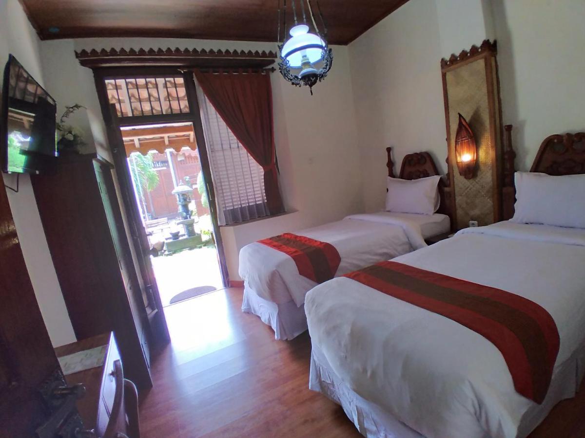 Dem Ayem Heritage Guest House Yogyakarta Bagian luar foto