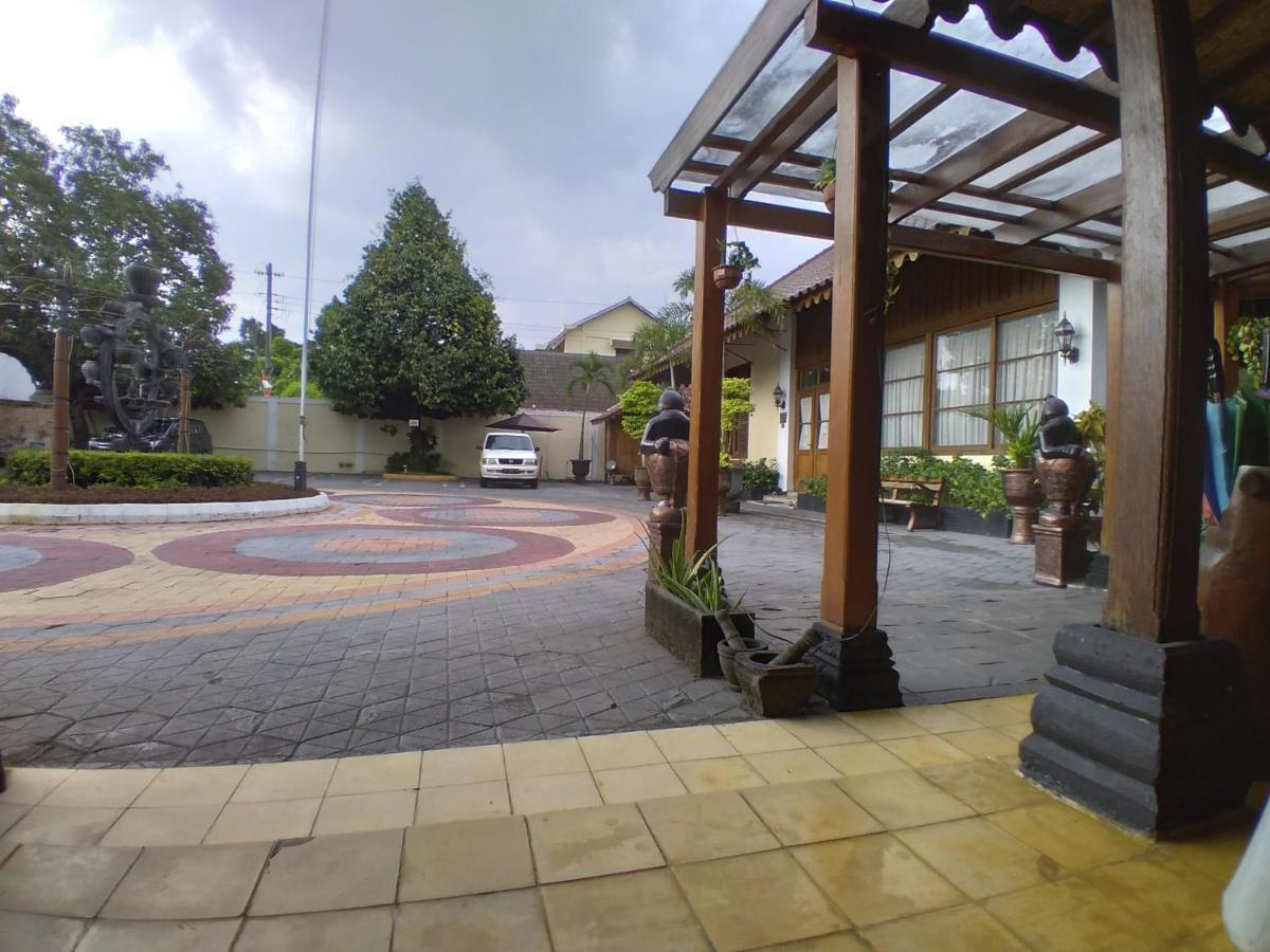 Dem Ayem Heritage Guest House Yogyakarta Bagian luar foto
