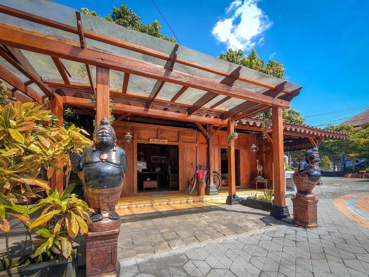 Dem Ayem Heritage Guest House Yogyakarta Bagian luar foto