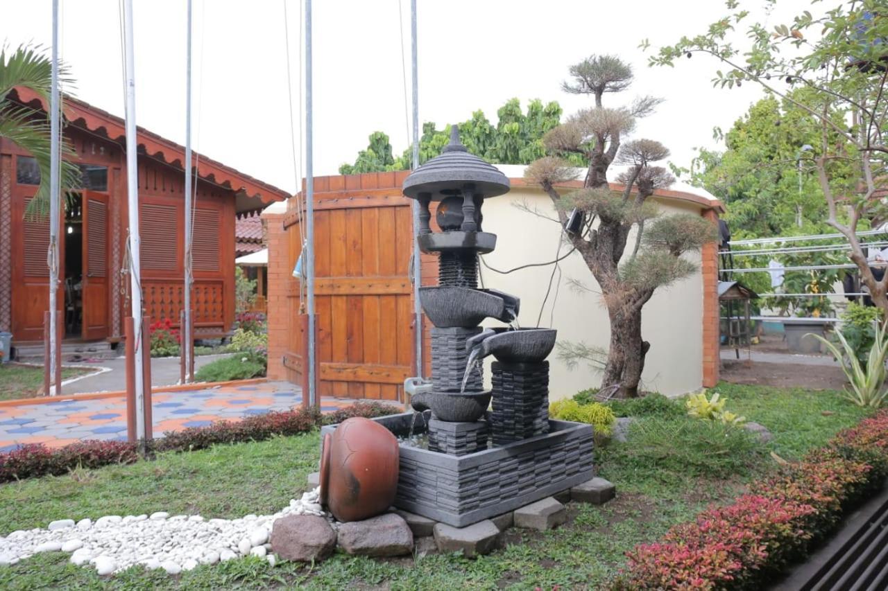 Dem Ayem Heritage Guest House Yogyakarta Bagian luar foto