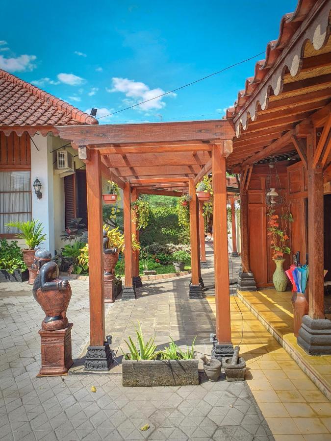 Dem Ayem Heritage Guest House Yogyakarta Bagian luar foto